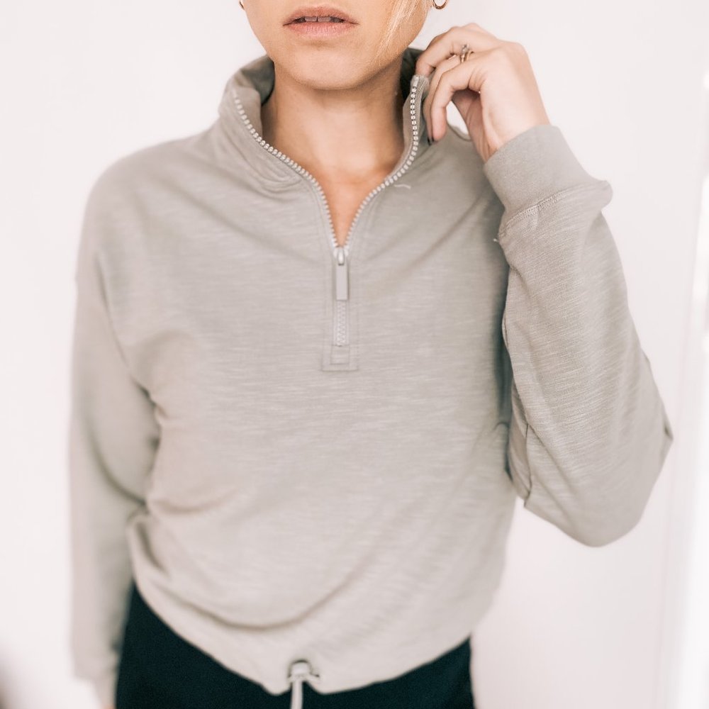 *BRAND NEW 3/4 Zip Pullover